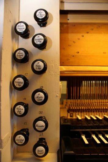 Orgeldetailfoto Johann-Christoph-Dinger-Orgel Herrengosserstedt