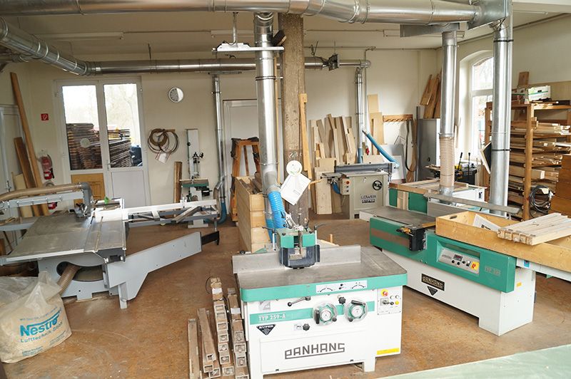 Vogtländischer Orgelbau Wolf – Maschinenraum mit modernsten Holzbearbeitungsmaschinen
