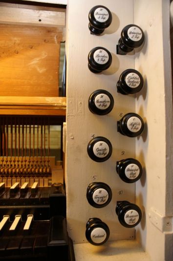 Orgeldetailfoto Johann-Christoph-Dinger-Orgel Herrengosserstedt
